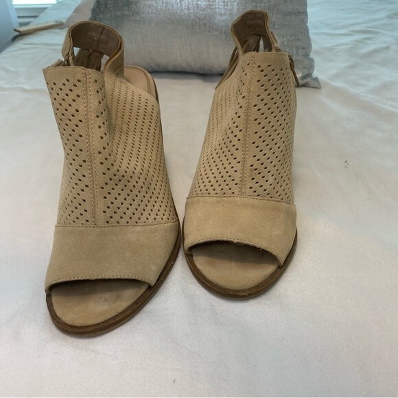 Gianni Bini Leather Suede Tan Tassel Cut Out Western Peep Toe Heel Shoe SZ 10M - Picture 4 of 14